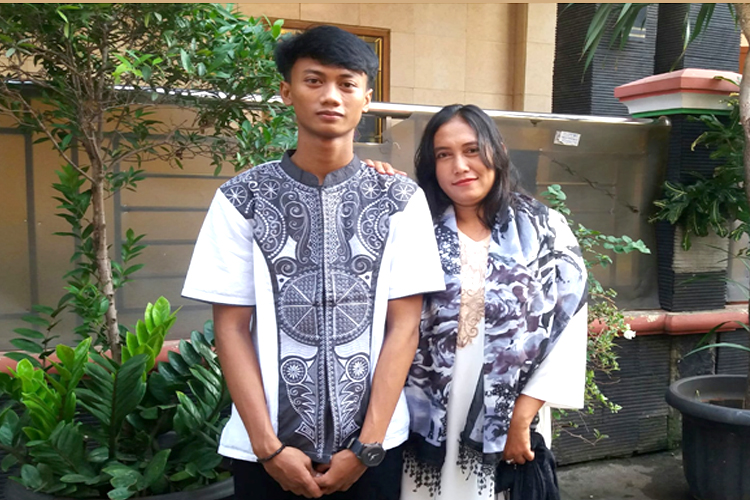 AHMAD LAHIZAB DAN MAMA