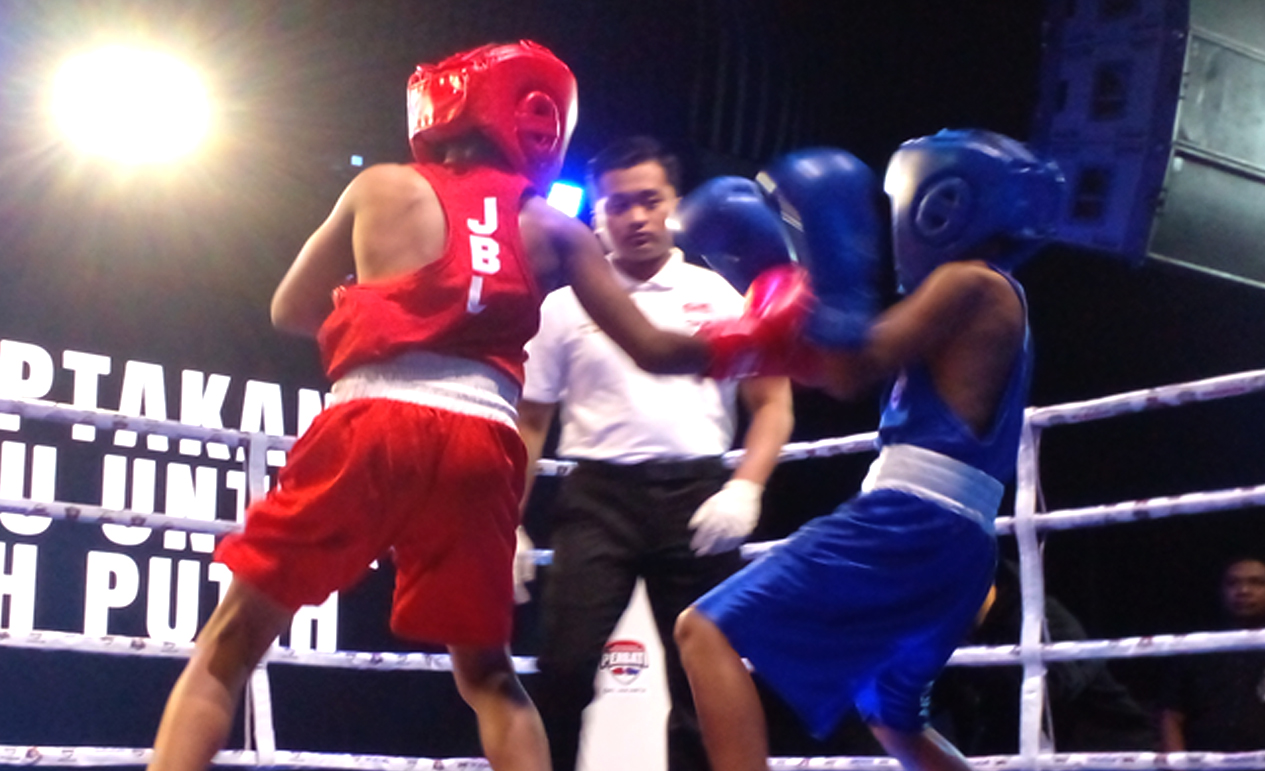 LT MERAH VS BIRU COVER